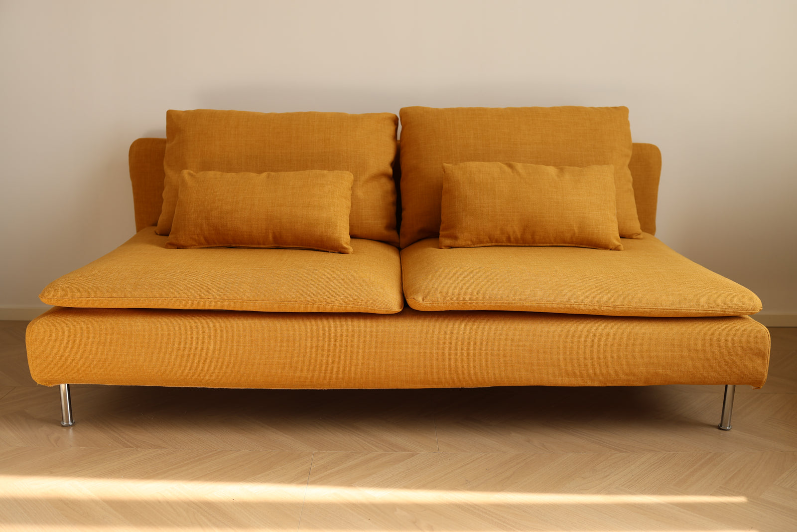 LEANKEE waffle cover in yellow on IKEA Söderhamn sofa